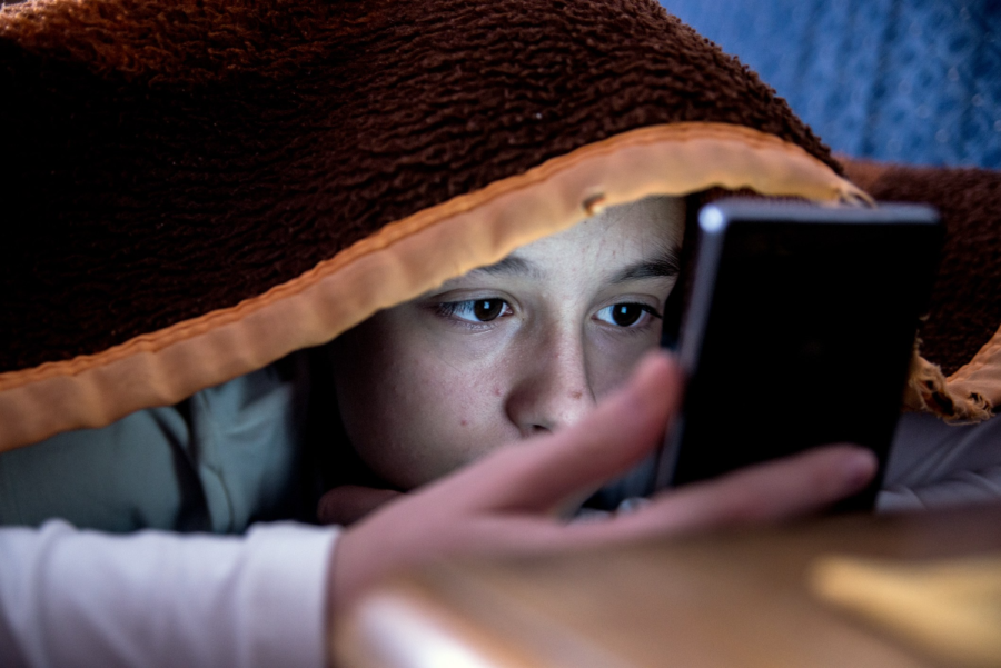 Night time phone usage negatively affects teen mental health. 