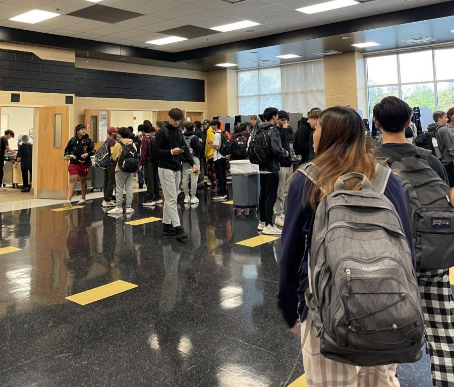 Long line of students waiting to get a snack during the break