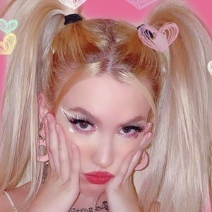 Chrissy Chlapecka is Tiktok activist and feminist.