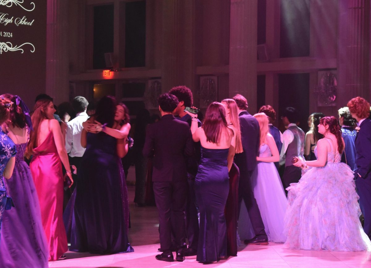 Students dancing in The Bellevue at Prom 2024.